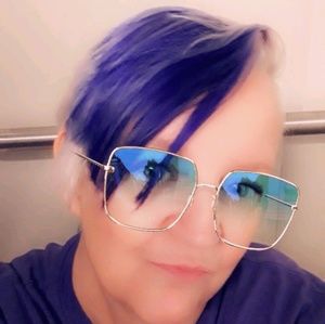 Meet your Posher, Joy